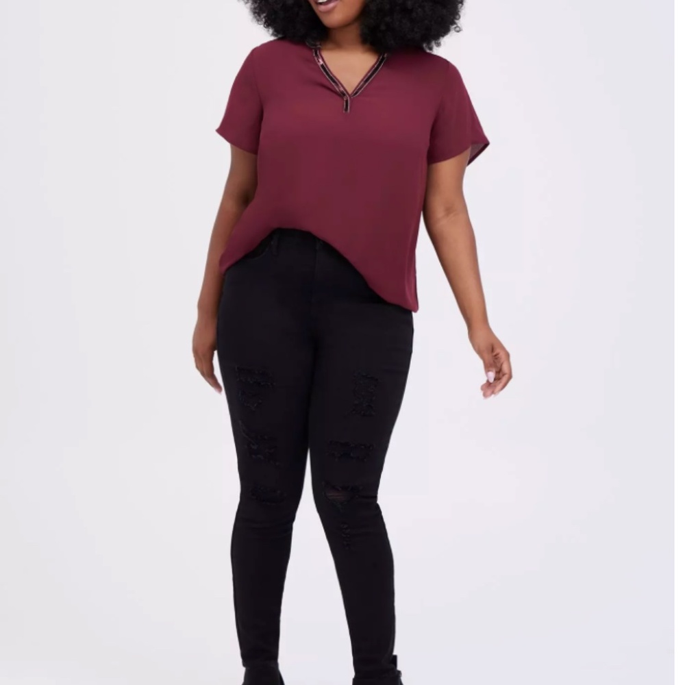 NWT Torrid Georgette Embellished Neck Hi-Low Short Sleeve Blouse Size 2x